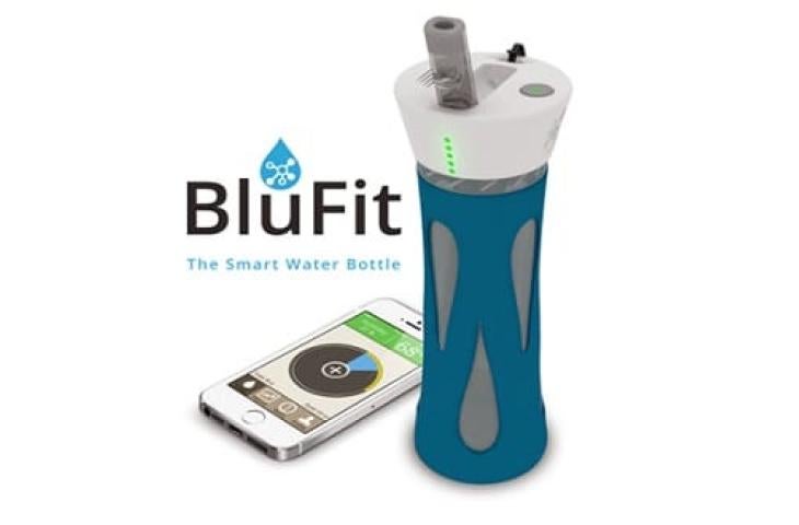 Arriva Blu Fit, la bottiglia d'acqua che ti dice quando e quanto bere