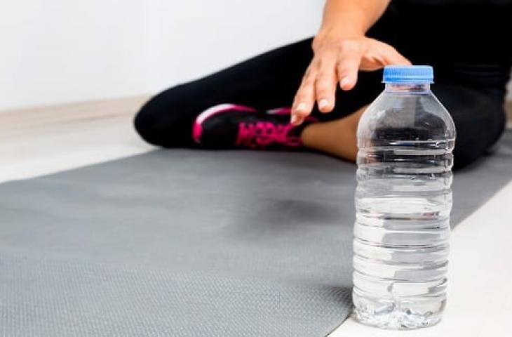 Bevi poca acqua? Ecco i 6 effetti negativi a cui vai incontro