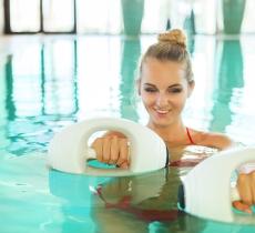 Combattere la cellulite in acqua: ecco 10 sport per farlo_alt tag