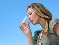 Acqua senza fluoro: cosa sapere?
