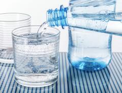 Agli italiani piace l'acqua minerale 