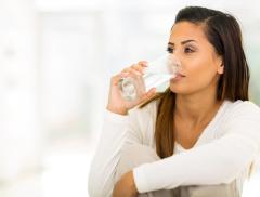 Come bere più acqua in inverno? I consigli per stimolare la sete