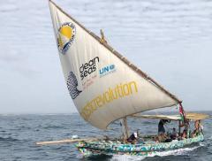 Flipflopi Dhow, la barca fatta di plastica riciclata – In a Bottle