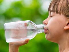 Per battere il caldo bisogno bere anche senza lo stimolo della sete 