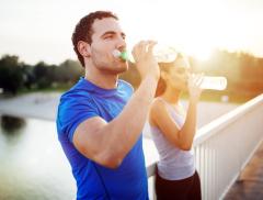 Bere Poca Acqua e Invecchiamento precoce del Cervello – In a Bottle
