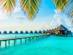 Un Letto sull’Oceano Nuova Moda nelle Maldive Dormire sull’Acqua– In a Bottle