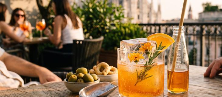 Ice-Cubes Gourmet la scienza e il trend dietro i cubetti di ghiaccio perfetti (e trasparenti)
