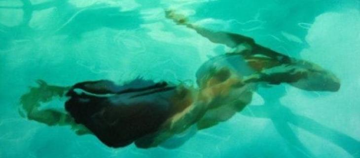 Altro che foto, dal genio di Sarah Harvey arrivano i dipinti "Under Water"