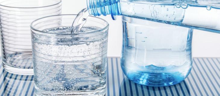 Risciacqui con acqua e bicarbonato: il rimedio per gengive infiammate