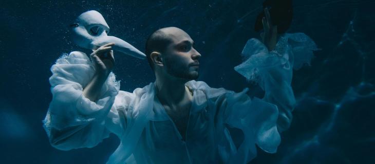 Acqua e teatro: quando l’elemento liquido diventa scena e simbolo