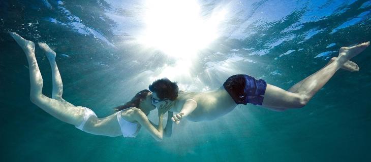 World Kiss Day, ecco i baci da guinness sott’acqua - In a Bottle