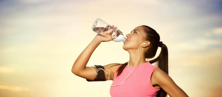 Idratazione e sport, quanto sono importanti e come conciliarli 