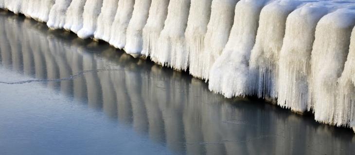 Il lago Michigan trasformato in una distesa di ghiaccio appuntito - In a Bottle