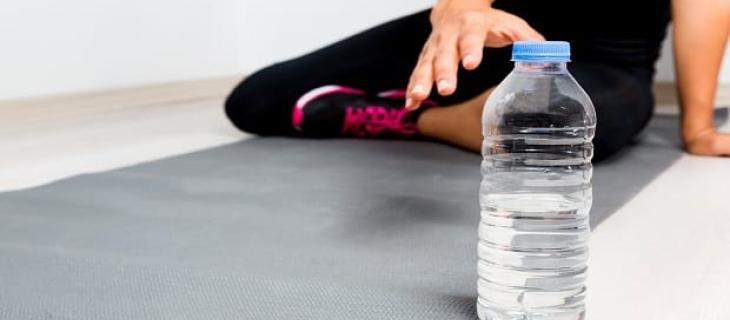 Bevi poca acqua? Ecco i 6 effetti negativi a cui vai incontro