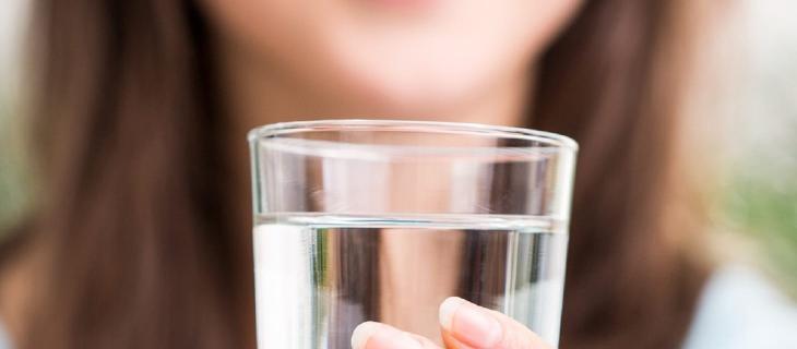 Perché una corretta idratazione è alleata del nostro sorriso 