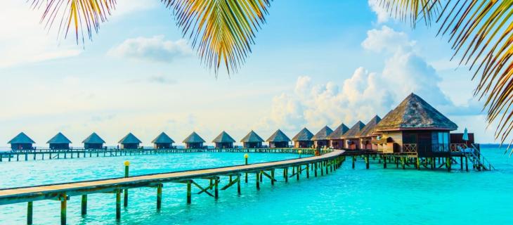 Un Letto sull’Oceano Nuova Moda nelle Maldive Dormire sull’Acqua– In a Bottle